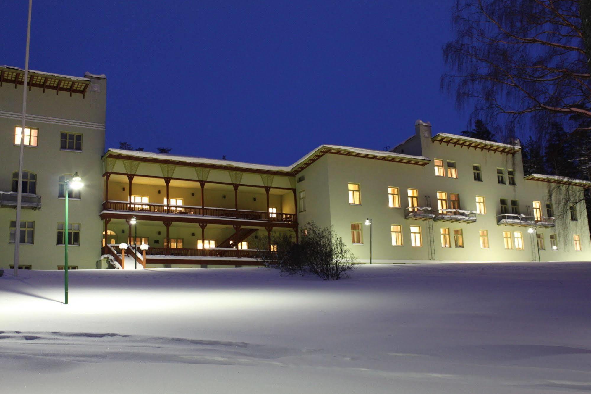Hotel Kruunupuisto Пункахарью Экстерьер фото